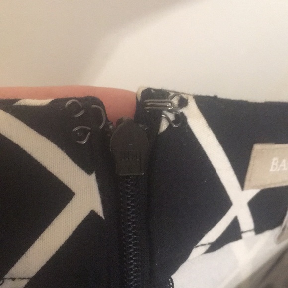 🖤🤍Banana Republic pencil skirt, size 6 Like New! - Picture 9 of 9